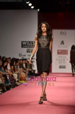 Model walks the ramp for Ritu Kumar show on Wills Lifestyle India Fashion Week 2011 - Day 2 in Delhi on 7th April 2011 (20).JPG